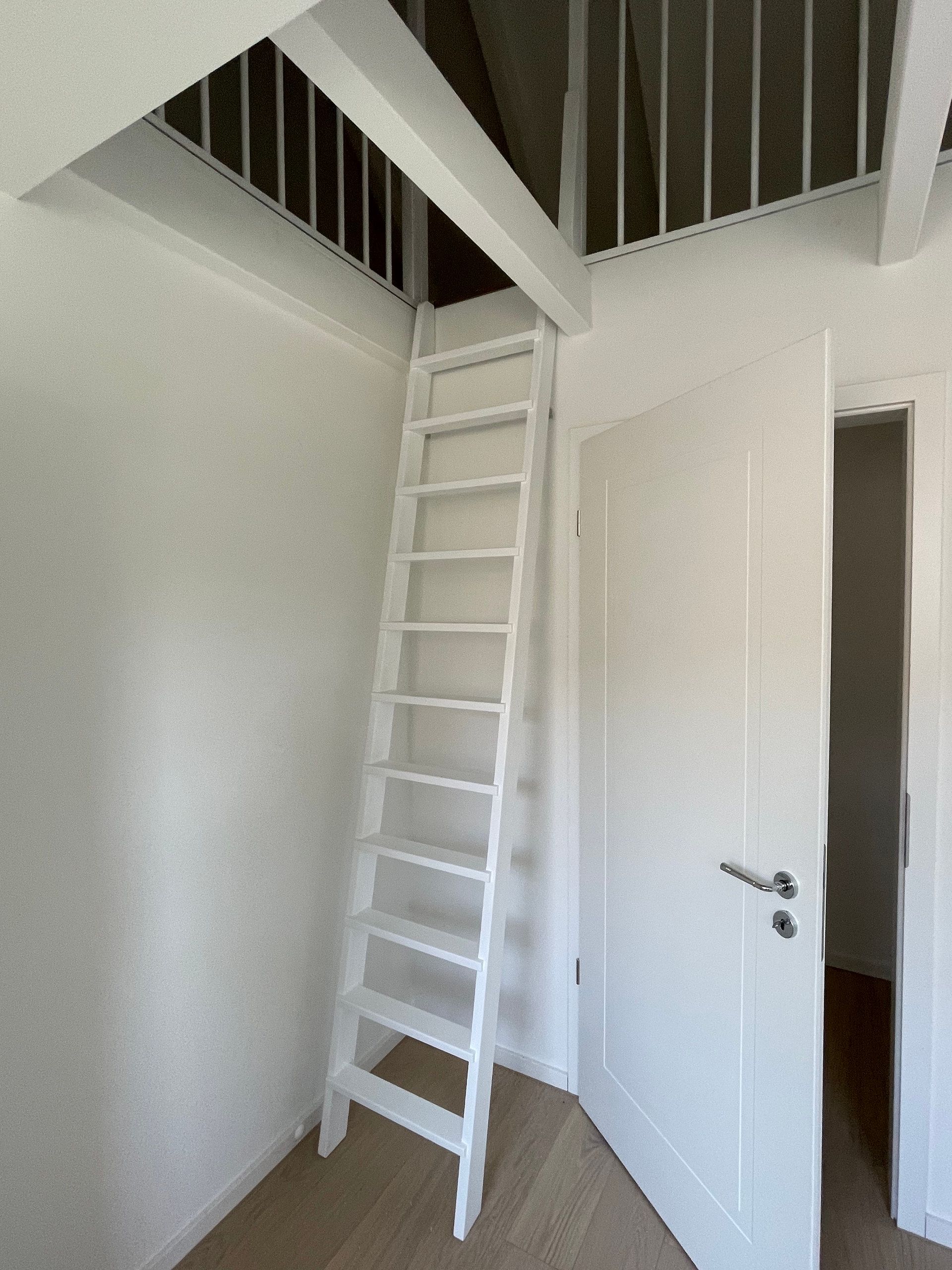 Raumspartreppe zur Galerie, Gesamtansicht